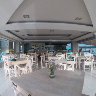 Cafe Restaurant Nautilus Bay Hotel 02